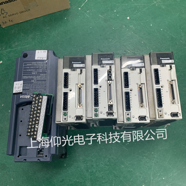 松下伺服驅(qū)動器A6系列顯示Err13.0報警代碼維修