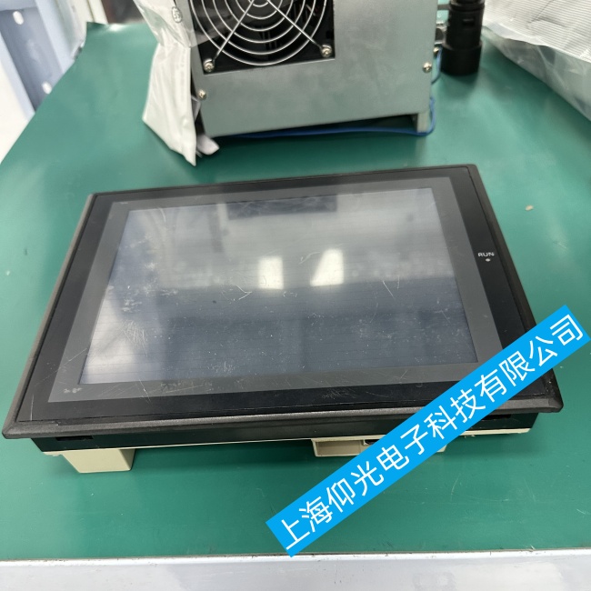常州歐姆龍觸摸屏NS5-SQ10B-V2上電燒保險(xiǎn)故障維修更換調(diào)試